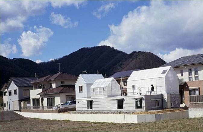 façade blanche d'une maison privée à Yamasaki