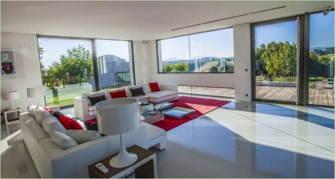 Villa Horizon. Zone de loisirs rouge et blanche