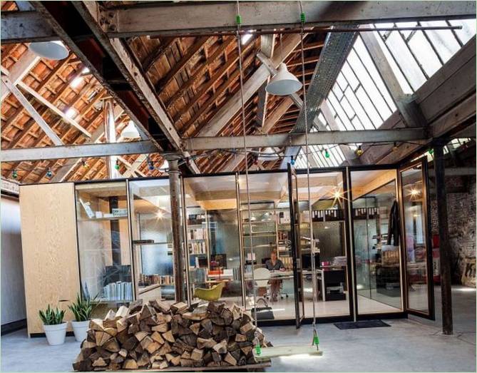 Une balançoire dans la maison