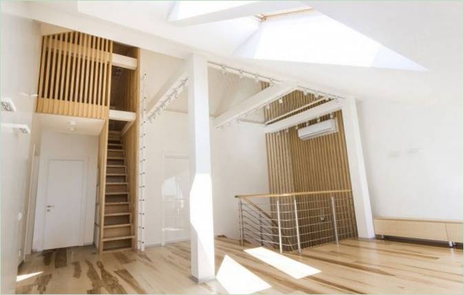 Une maison confortable créée à partir d'un grenier abandonné