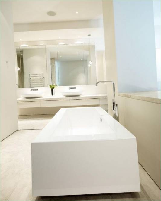 Conception intérieure d'une salle de bains moderne