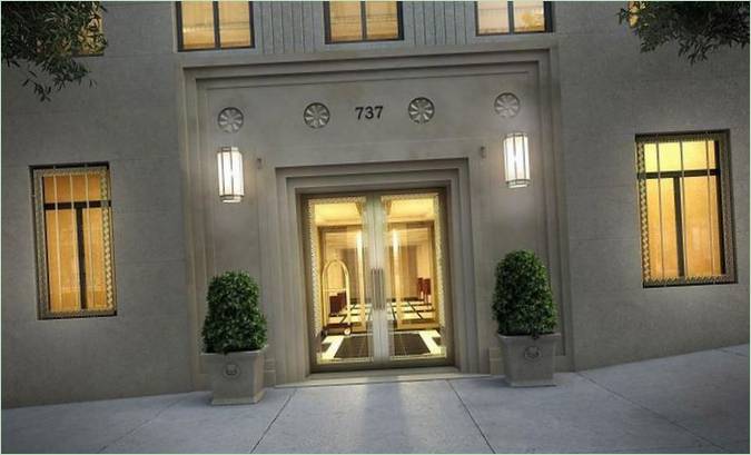 La porte d'entrée de la résidence du 737 Park Avenue à New York
