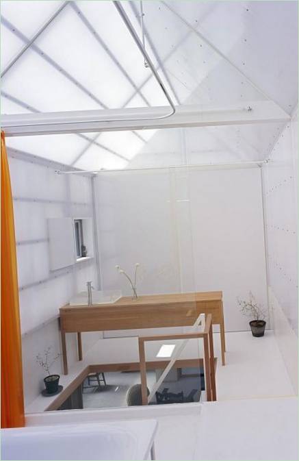 Bureau à domicile à l'étage mansardé