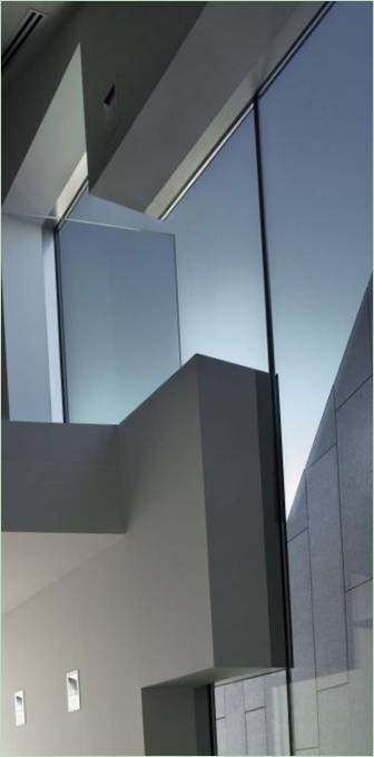 Intérieur de l'élégante résidence à deux étages "House C" de RTA Office, Barcelone