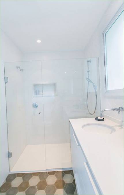 Une cabine de douche au lieu d'une baignoire