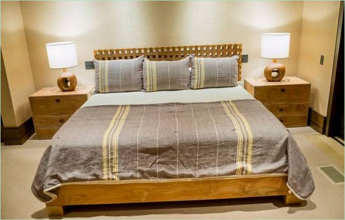 Décoration intérieure d'une chambre à coucher dans des tons de gris
