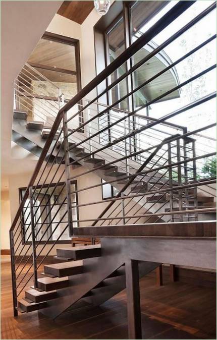 Escalier menant au premier étage