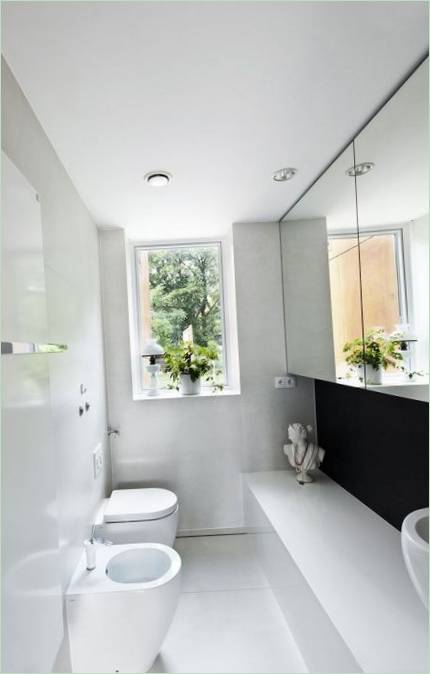 Salle de bain dans une maison perforée en Pologne