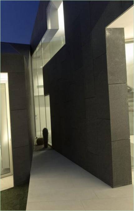 Intérieur de cette élégante résidence à deux étages, la Maison C, par RTA Office, Barcelone