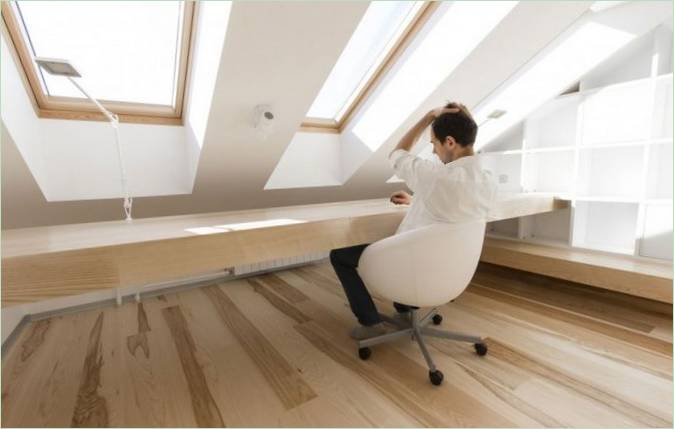 Une maison confortable créée à partir d'un grenier abandonné