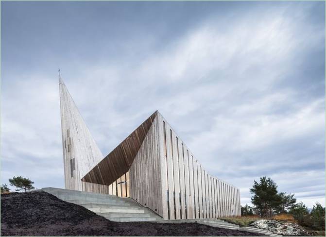 Le temple de Knarvik est construit sur un emplacement privilégié qui surplombe le paysage culturel