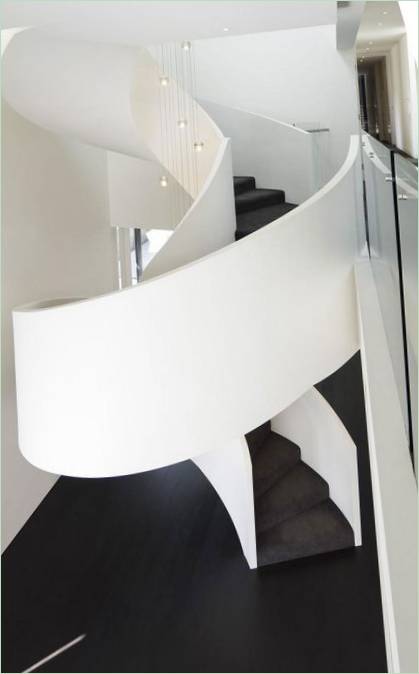 Escalier en colimaçon vers le premier étage