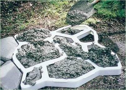 Création d'une dalle pour une allée de jardin