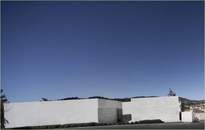 Bâtiment de maisons mortuaires sur une colline