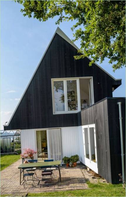 Charmant cottage rustique réalisé par le célèbre studio Korteknie Stuhlmacher Architecten