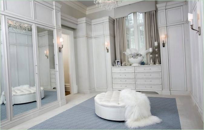 Vestiaire spacieux et clair