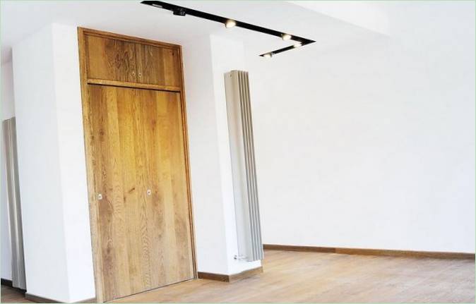 Armoire fermée en bois