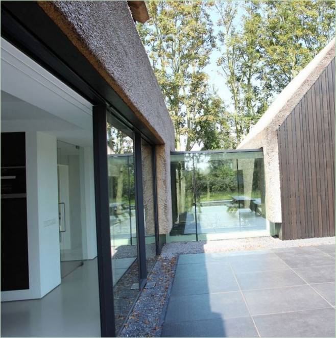 Des murs en verre dans une résidence