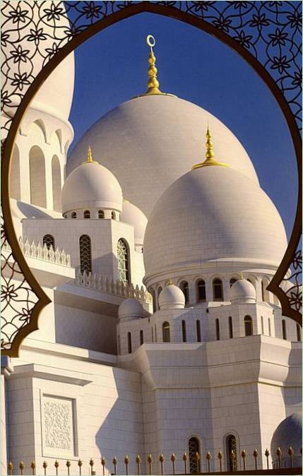 Une belle vue d'une mosquée