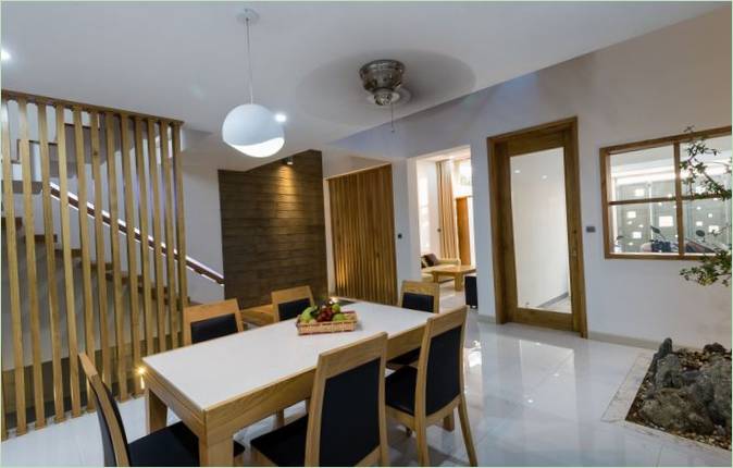 Boiseries dans la cuisine et la salle à manger