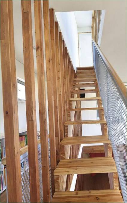 Escalier en bois naturel