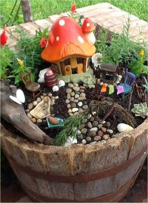 Pierres ornementales dans un mini jardin
