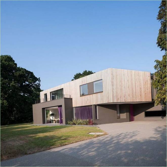 Une maison en forme de coin irrégulier dans le Surrey