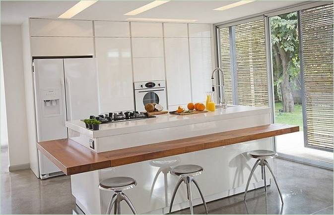 Îlot de cuisine moderne avec coin bar