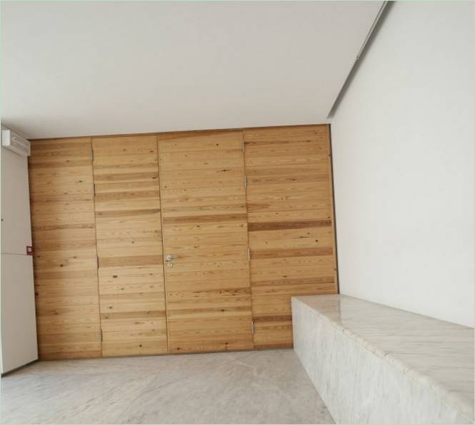 Bancs confortables en marbre