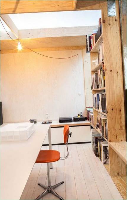 Un grand bureau dans le bureau