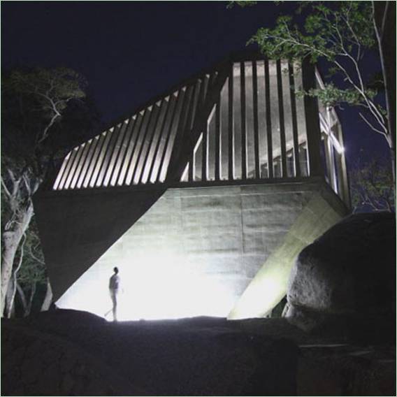 L'architecture insolite de la chapelle de la forêt à Acapulco