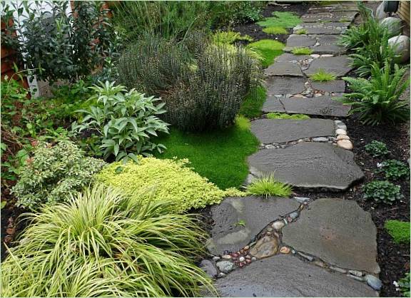 Chemin de jardin en pierre