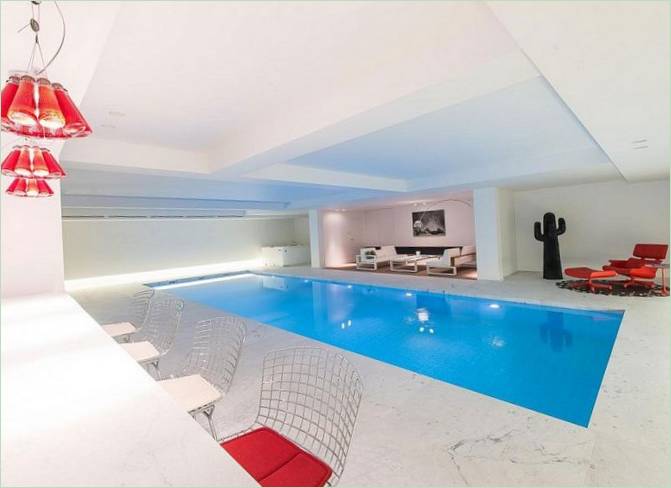 La piscine intérieure de la Villa Magnifient Privat en Belgique