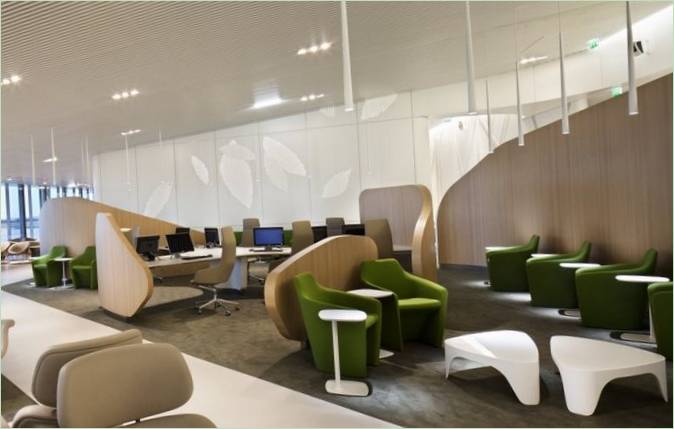 Salon d'aéroport : des sièges vert vif chez Air France