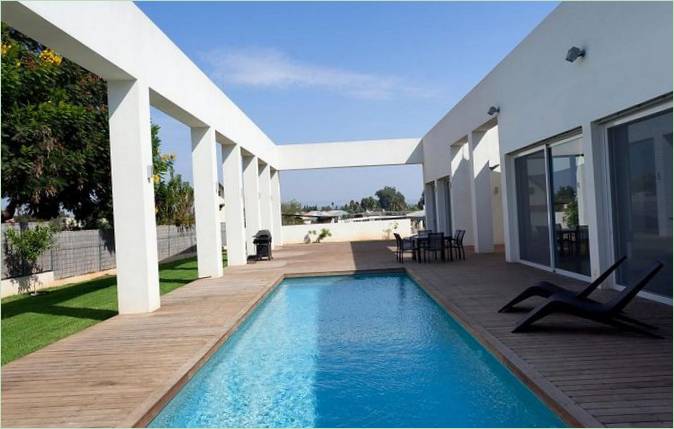 Piscine dans la cour de Talmey Elazar