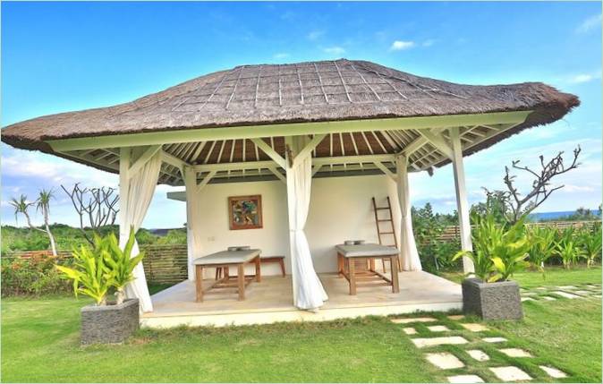 Une pergola inhabituelle à la Villa Ombak à Bali
