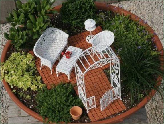 Un mini-jardin dans un pot de fleurs