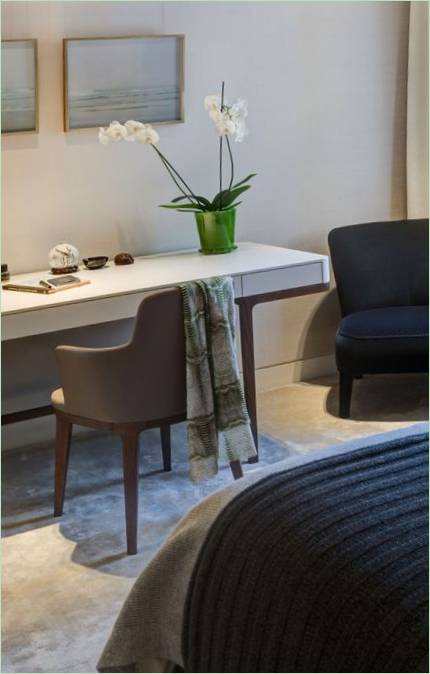 Table à langer dans l'intérieur de la chambre à coucher d'une maison privée à Maida Vale, Londres