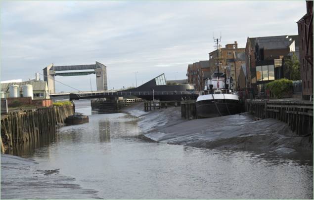 Pont mobile en forme de virgule sur la rivière Hull