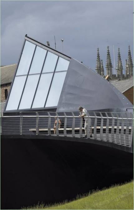 Le pont mobile en forme de virgule sur la rivière Hull