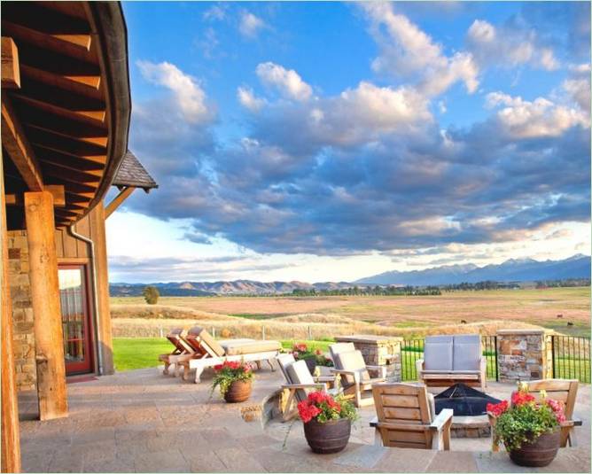 Salon sur la terrasse de la ferme