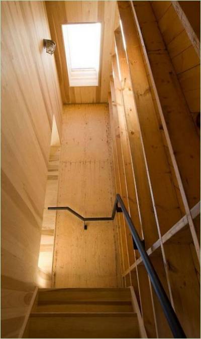 Escalier en bois entre les niveaux